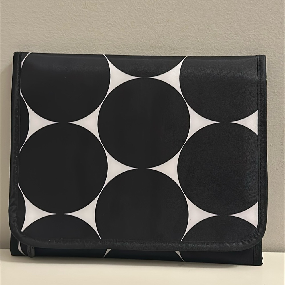 Thirty-One Fold & Go Tri Folding Black and White
